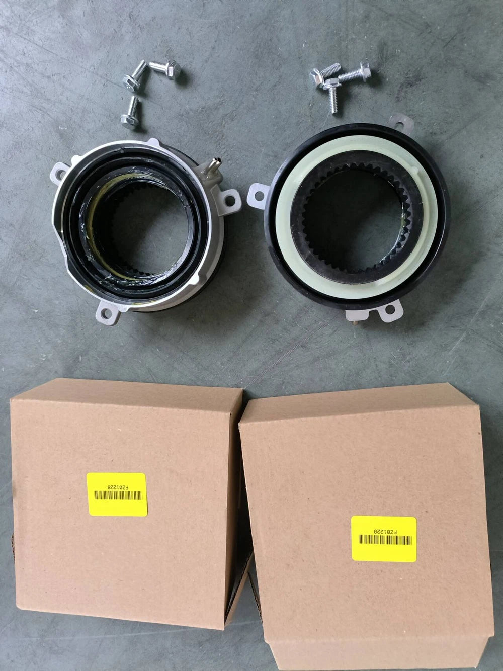 2X HL1Z-3C247-A Auto Locking Actuator for Ford (4WD)