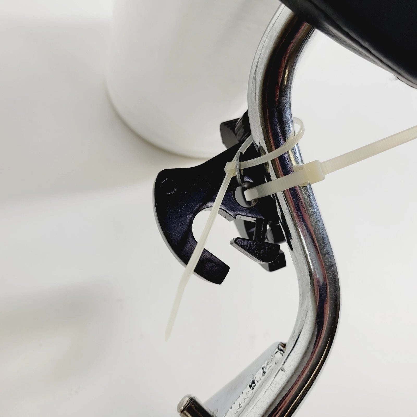 Chrome Passenger Backrest Sissy Bar Large Pad for Harley Touring FLHT (2009–2023)