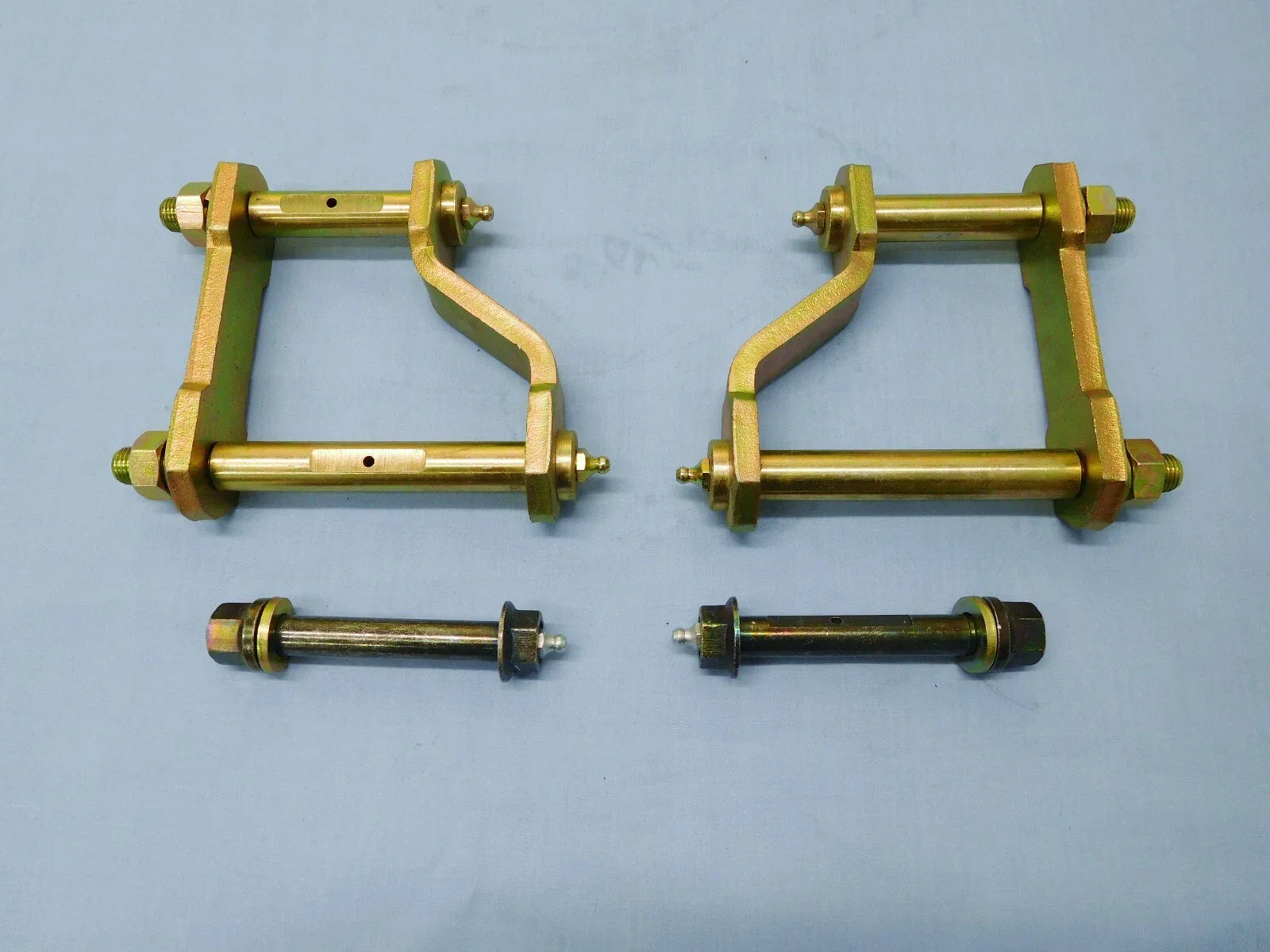 Rear Suspension Greasable Spring Shackles & Pins for Isuzu D-Max (2020)