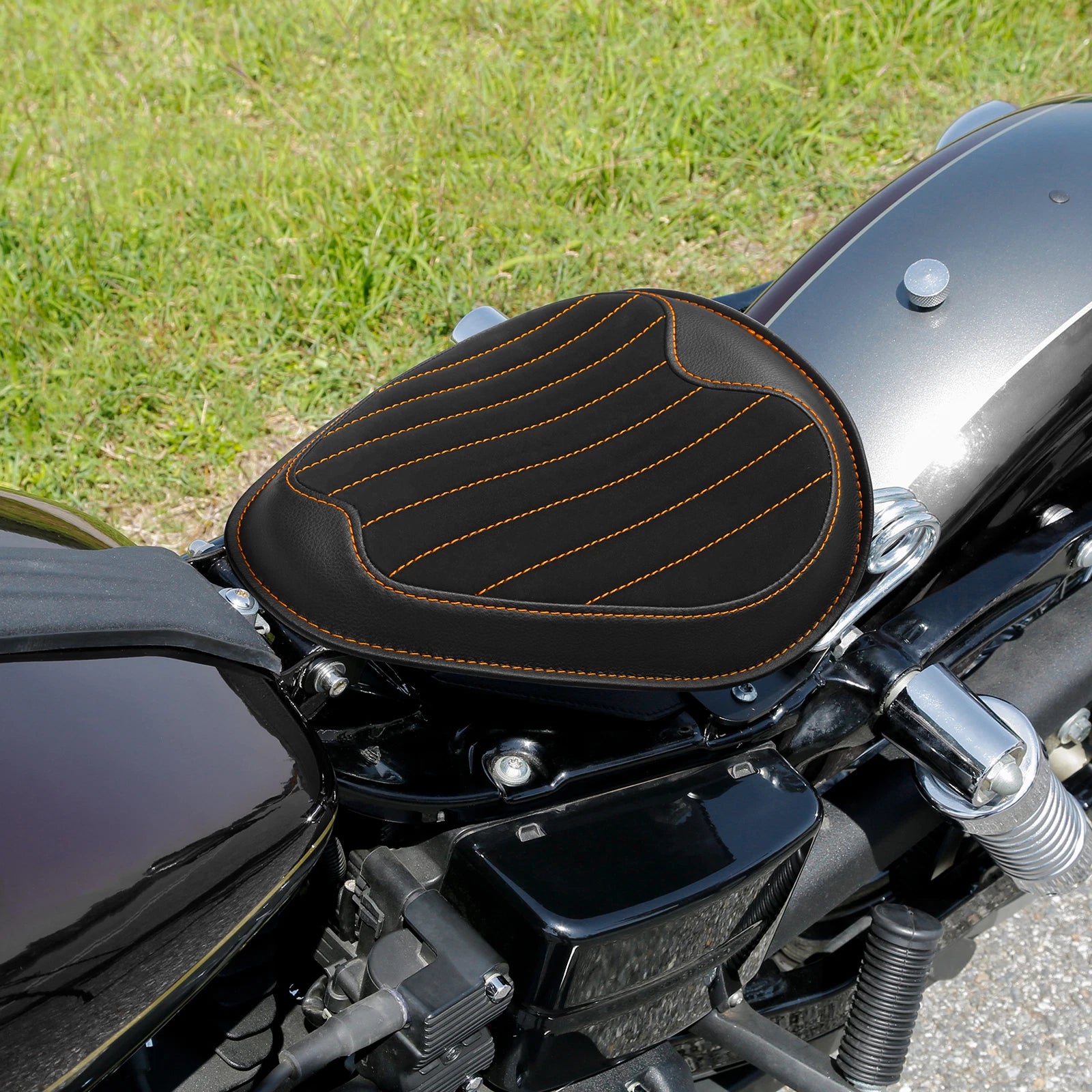 Solo Seat for Harley Dyna Street Bob Low Rider (2007–2017) - Black Orange
