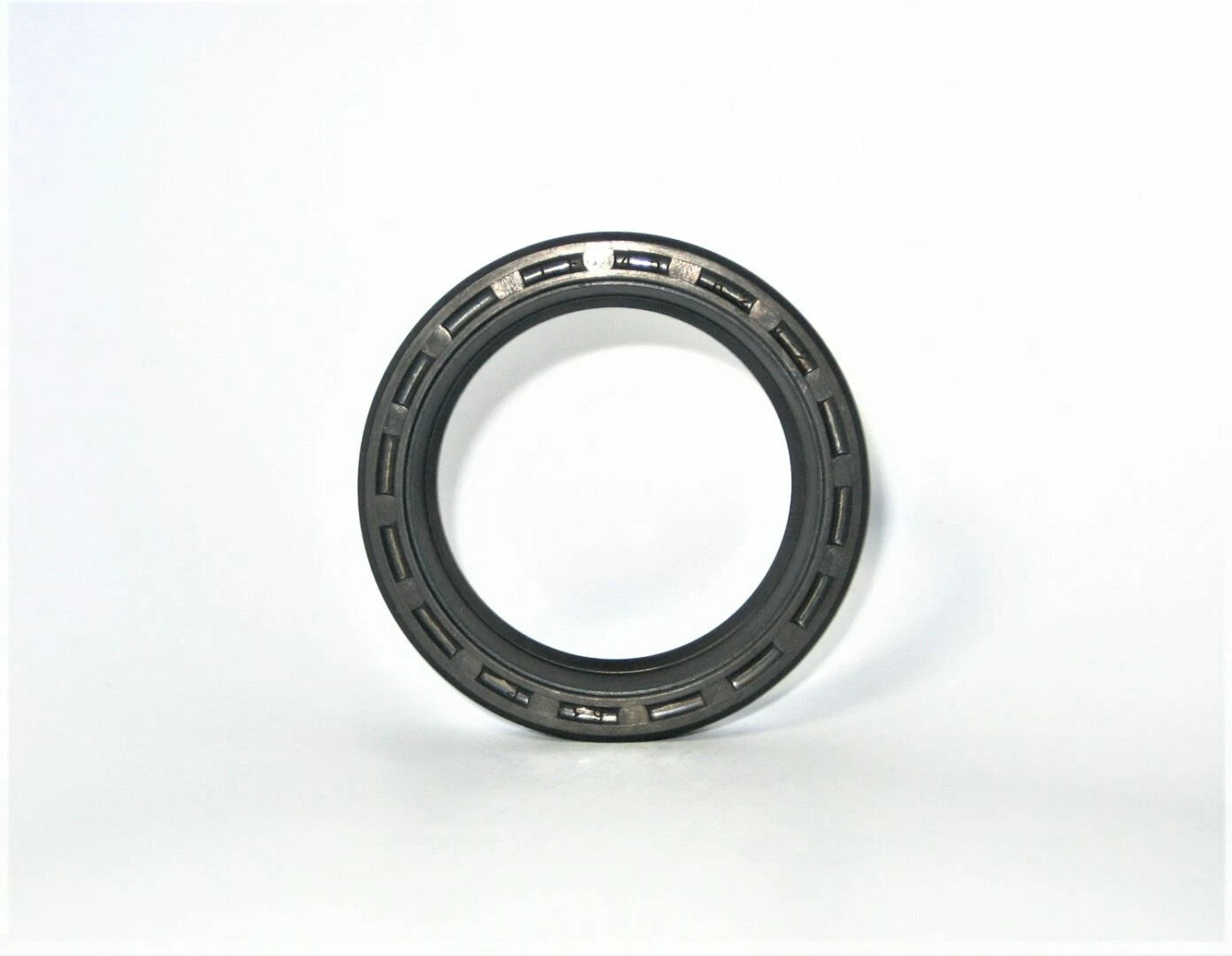 Lower Unit Shaft Sealing Ring for Volvo Penta 818111 (OEM)