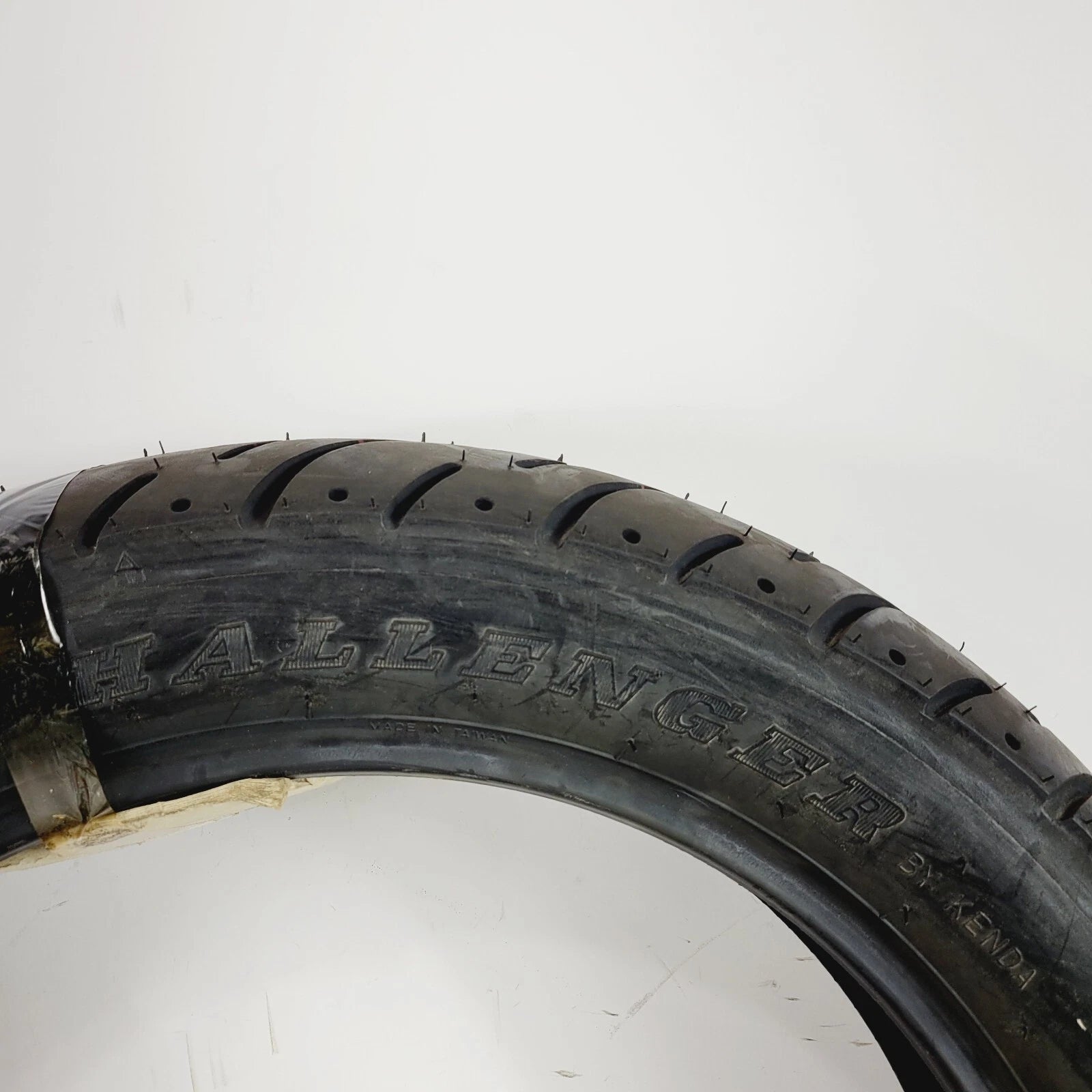 130/90-18 Kenda K657 Challenger Rear Tire for Motorcycle
