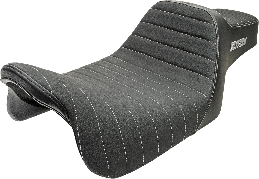 SLYFOX Highnoon Seat for FLH/FLT (2008–2024) - Vinyl, Classic Stitch, Silver Logo