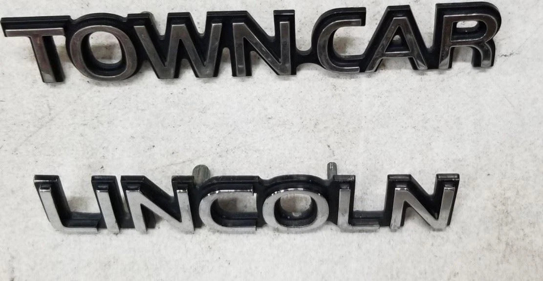 Trunk Emblem Kit for Lincoln Town Car (1990–1997)
