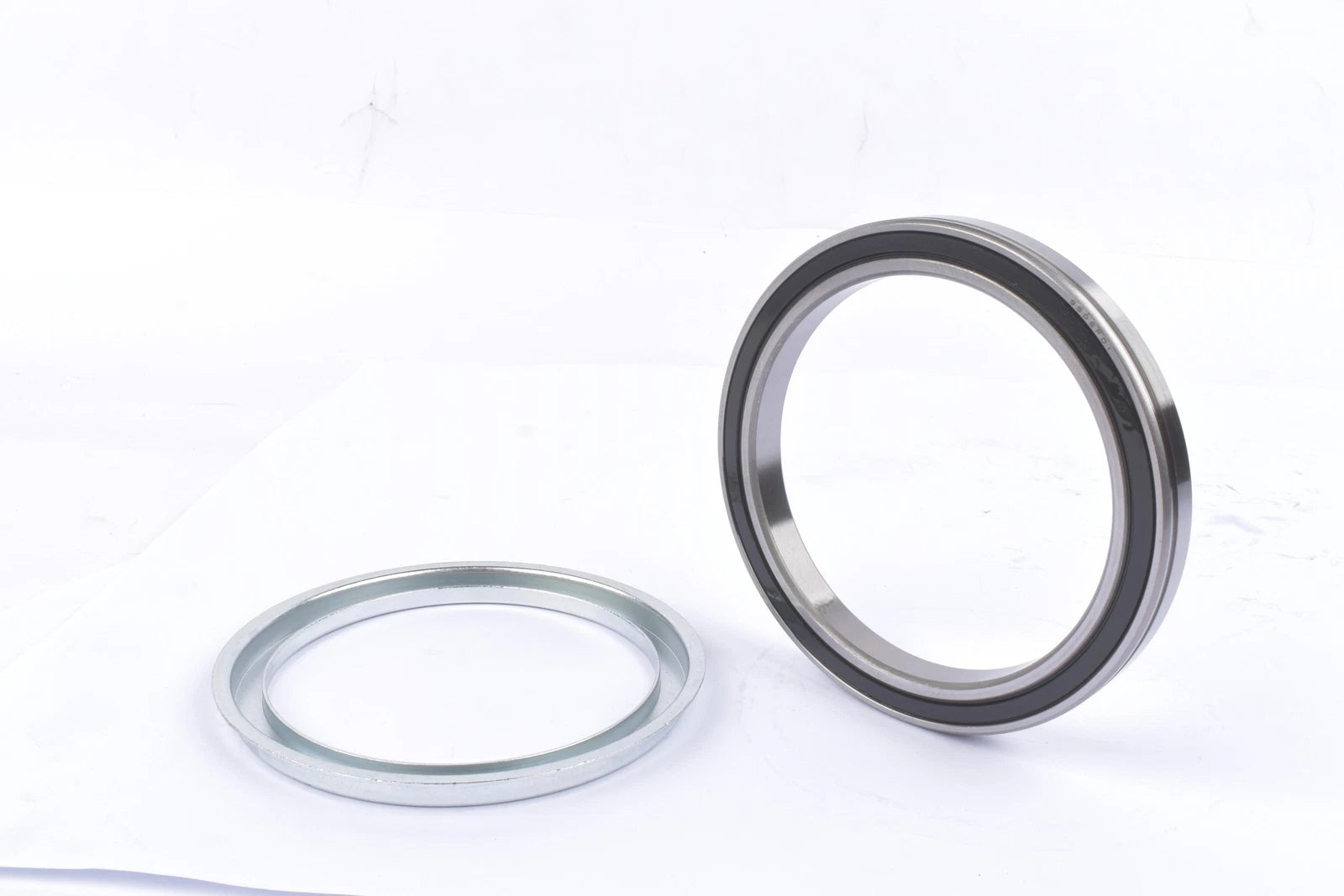 2X Rear Bearing & Deflector for Toyota Sienna RAV4 (2011-2018)