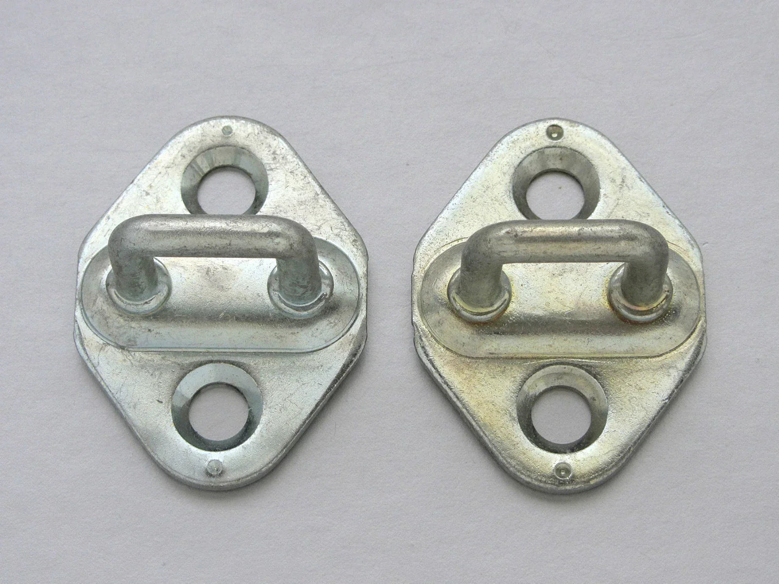 Door Lock Latch Striker Plate for 97-05 Toyota Hilux 6th Gen LN147 LN167 (1997-2005)