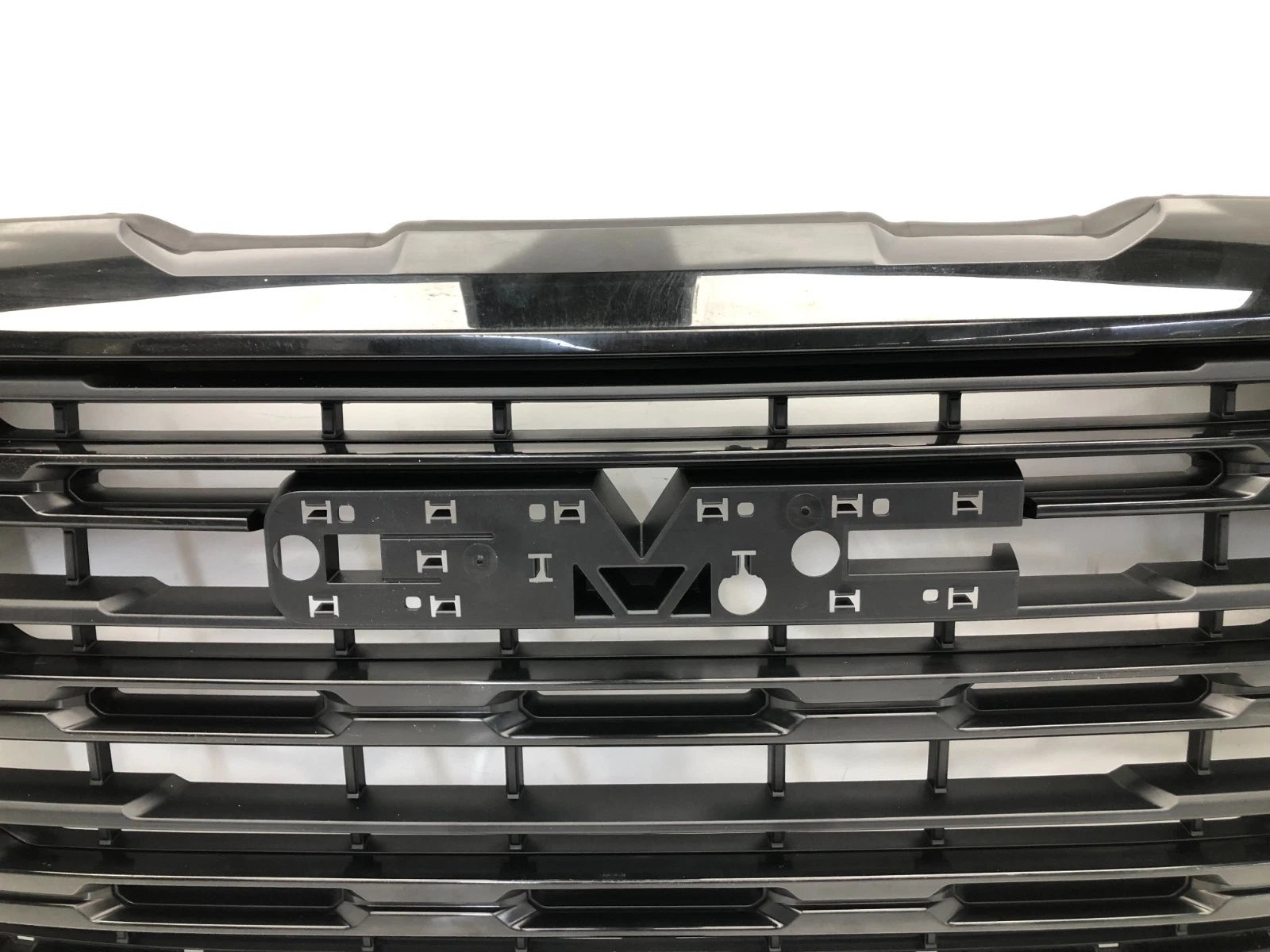 Front Upper Bumper Grille for GMC Sierra 1500 (2022–2024) OEM 84878062