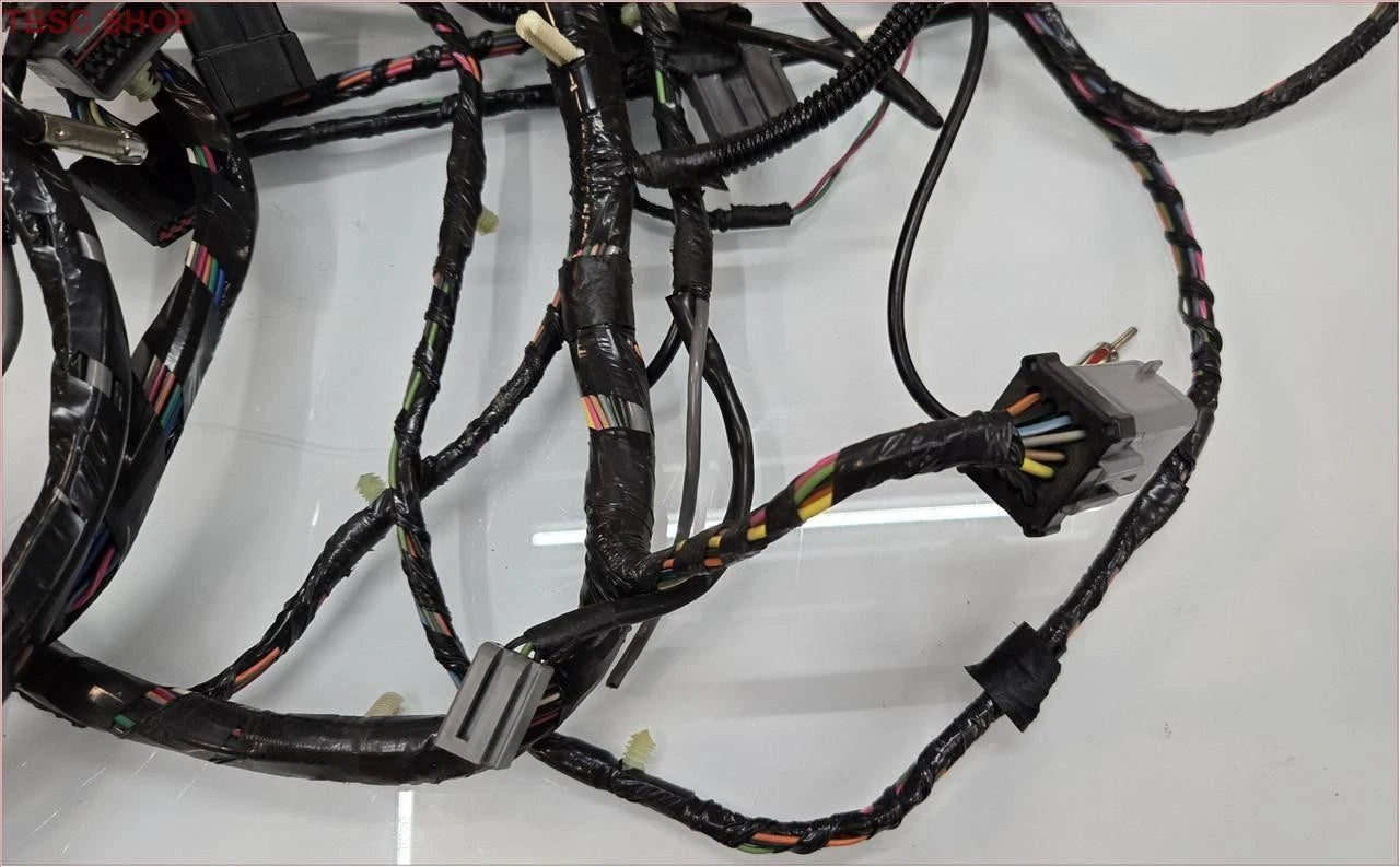 Trunk Mounted CD Changer Wire Harness for Lincoln Mark VIII (1995–1996)