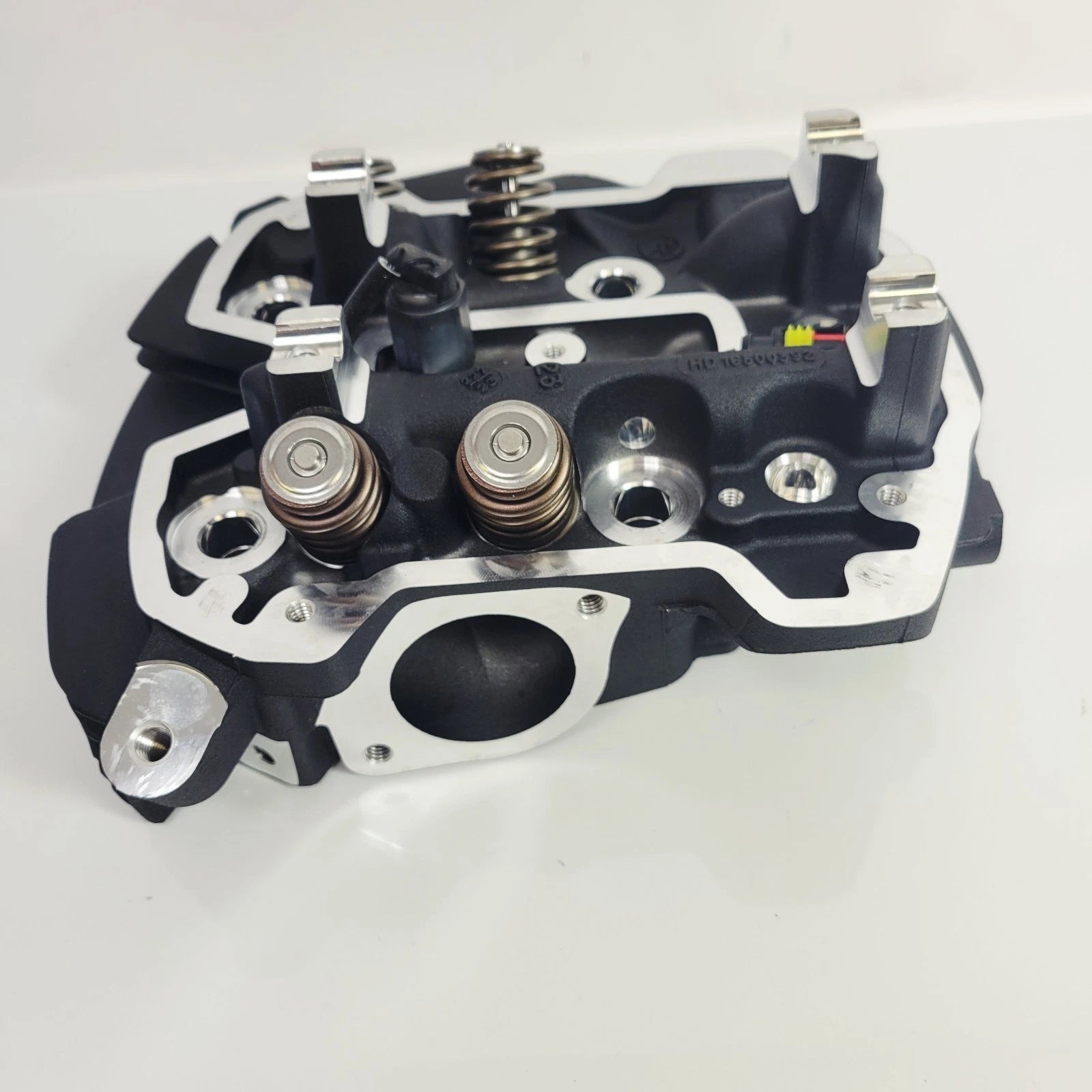 Front Oil/Air Cooled Cylinder Head for Harley-Davidson (2017–2025) 16500393