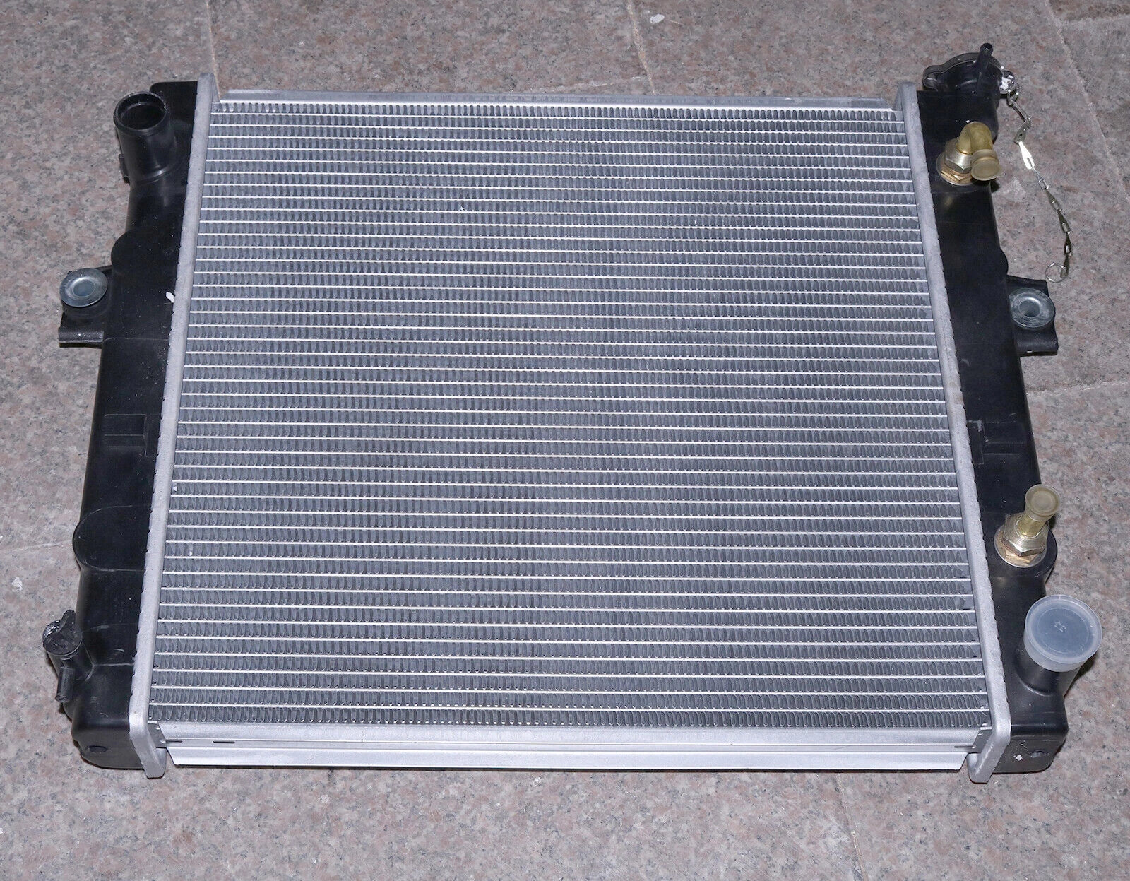 Radiator for Toyota Forklift 7FG/8FG10-18 (16410-23331-71, 04916-20030-71)