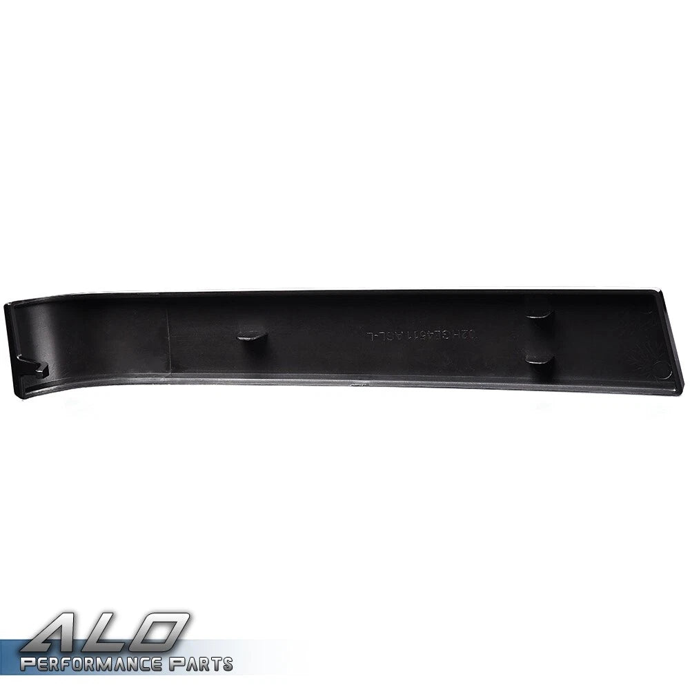 Set of 2 Grille Molding Panels for Chevrolet Silverado (2003–2007)