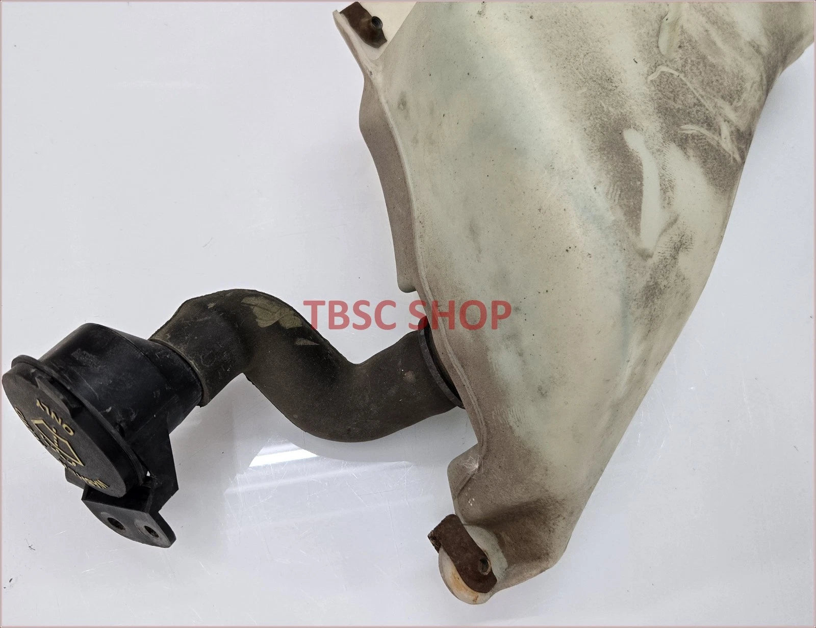 Wiper Washer Fluid Reservoir with Fill Tube for Lincoln Continental (1998–2002)