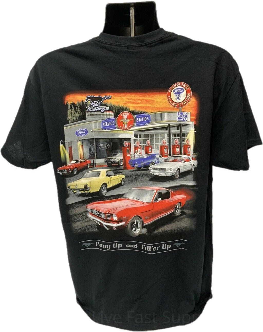 Ford Mustang T-Shirt Black Pony Gas Service Station Scene (2005–2015)