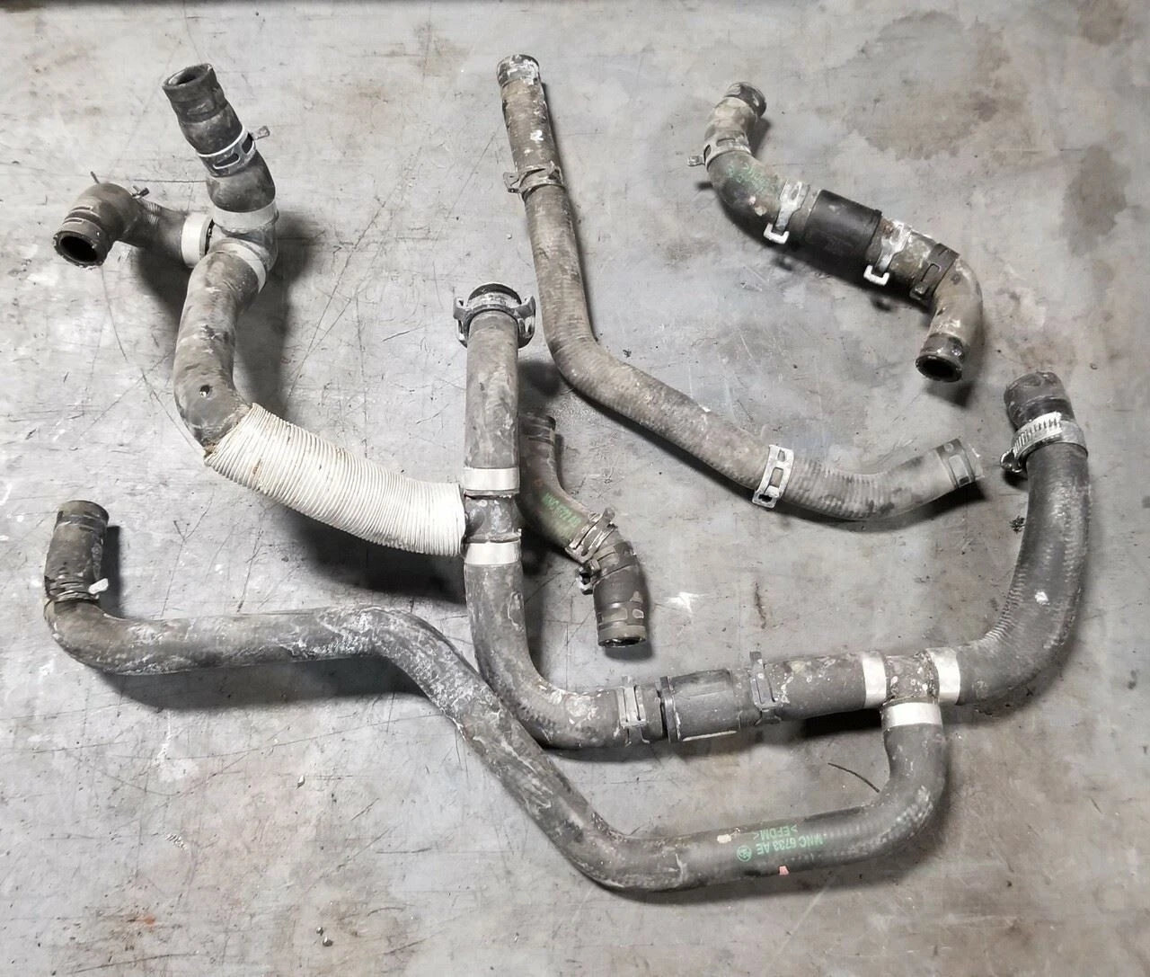 Rear Coolant Hose Assembly MNC6733AE for Jaguar XJ8 XJ8L (2000–2003)