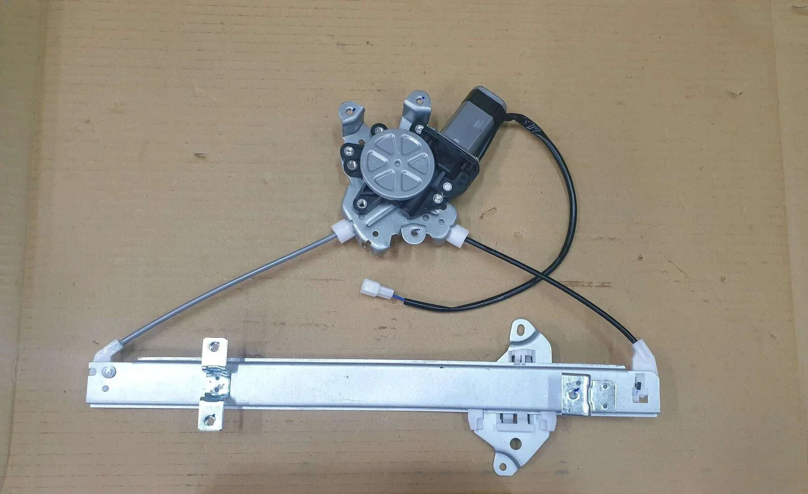 Rear Left Regulator With Motor 2 Pins for Mitsubishi Lancer CG/CH (2002–2008)