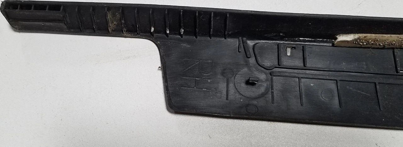 RH Lower Door Trim Panel for Lincoln Mark VIII (1997–1998)
