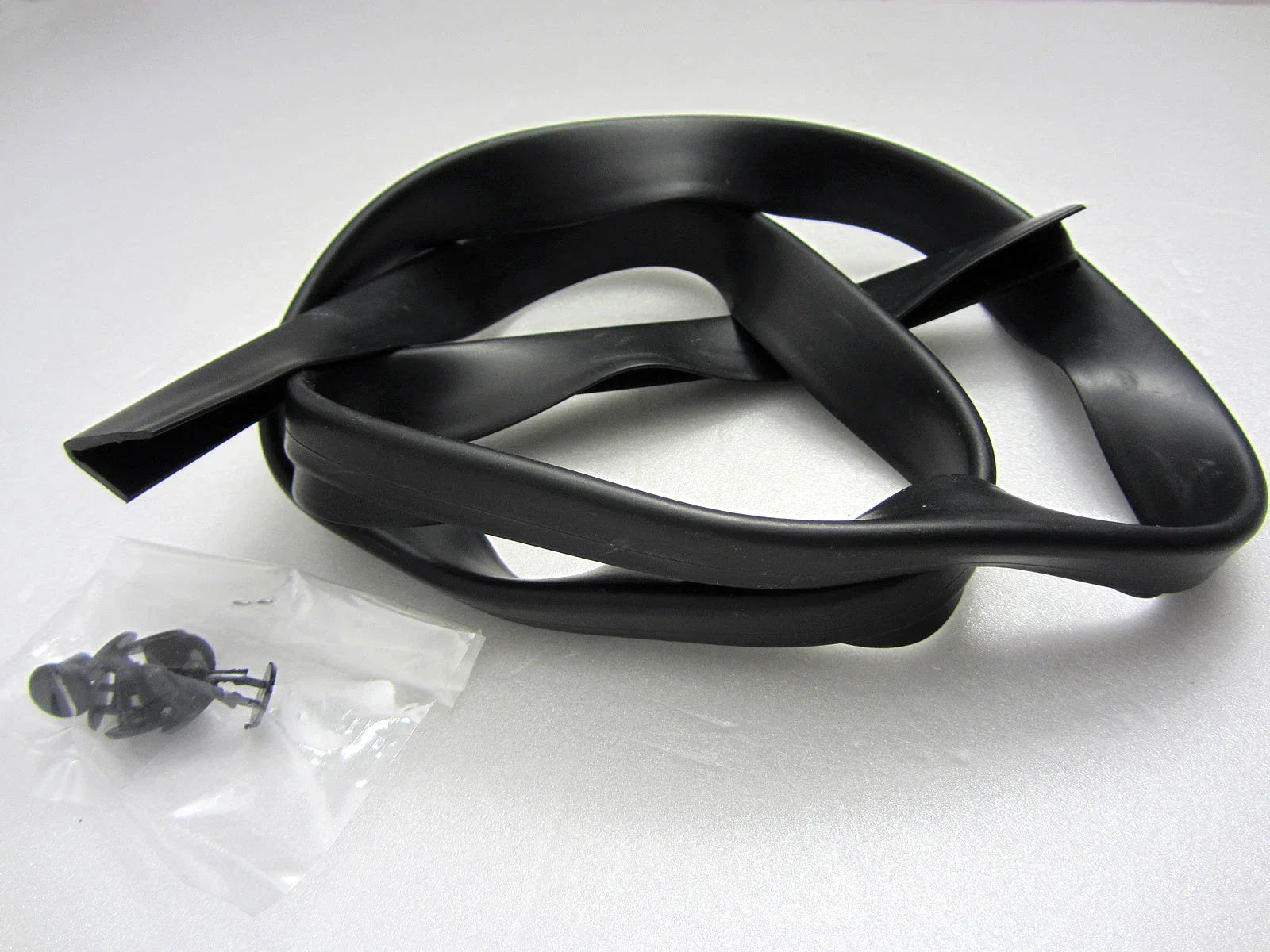 Hood to Cowl Weatherstrip Rubber Seal for Toyota Celica TA22 TA23 RA20 RA25 RA28