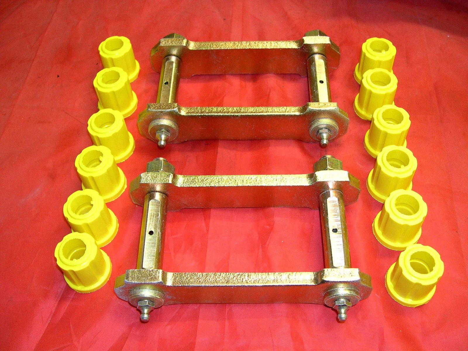 Rear Greasable Extended Shackles & Poly Bushes for Hilux LN106 LN107 (1997-2005)