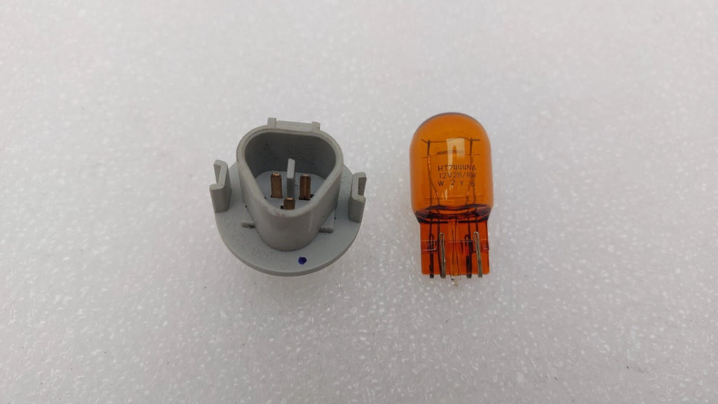 Turn Signal Light Bulb & Socket for Nissan Altima (2009–2020) 26243-9B91A