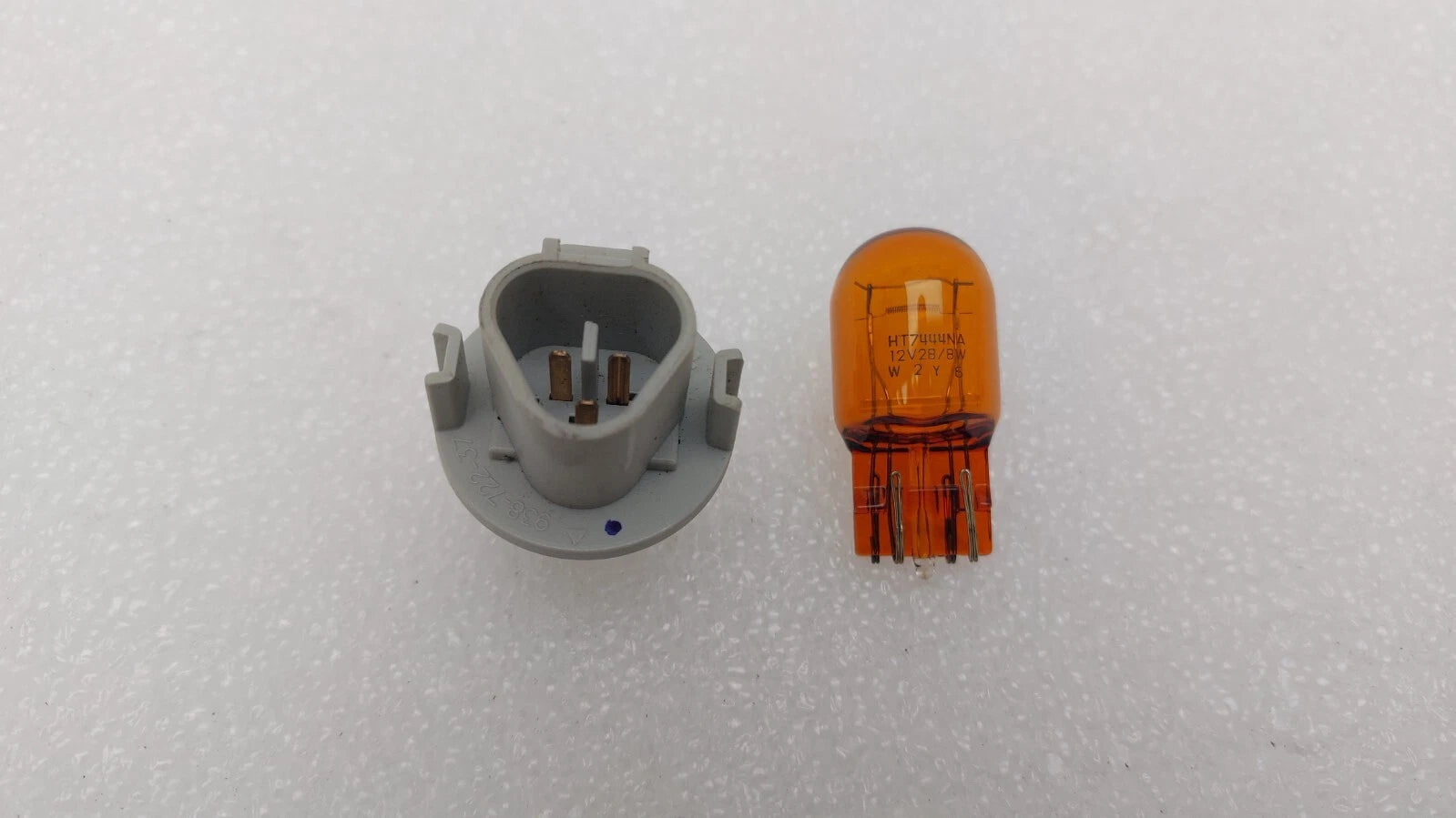 Turn Signal Light Bulb & Socket for Nissan Altima (2009–2020) 26243-9B91A