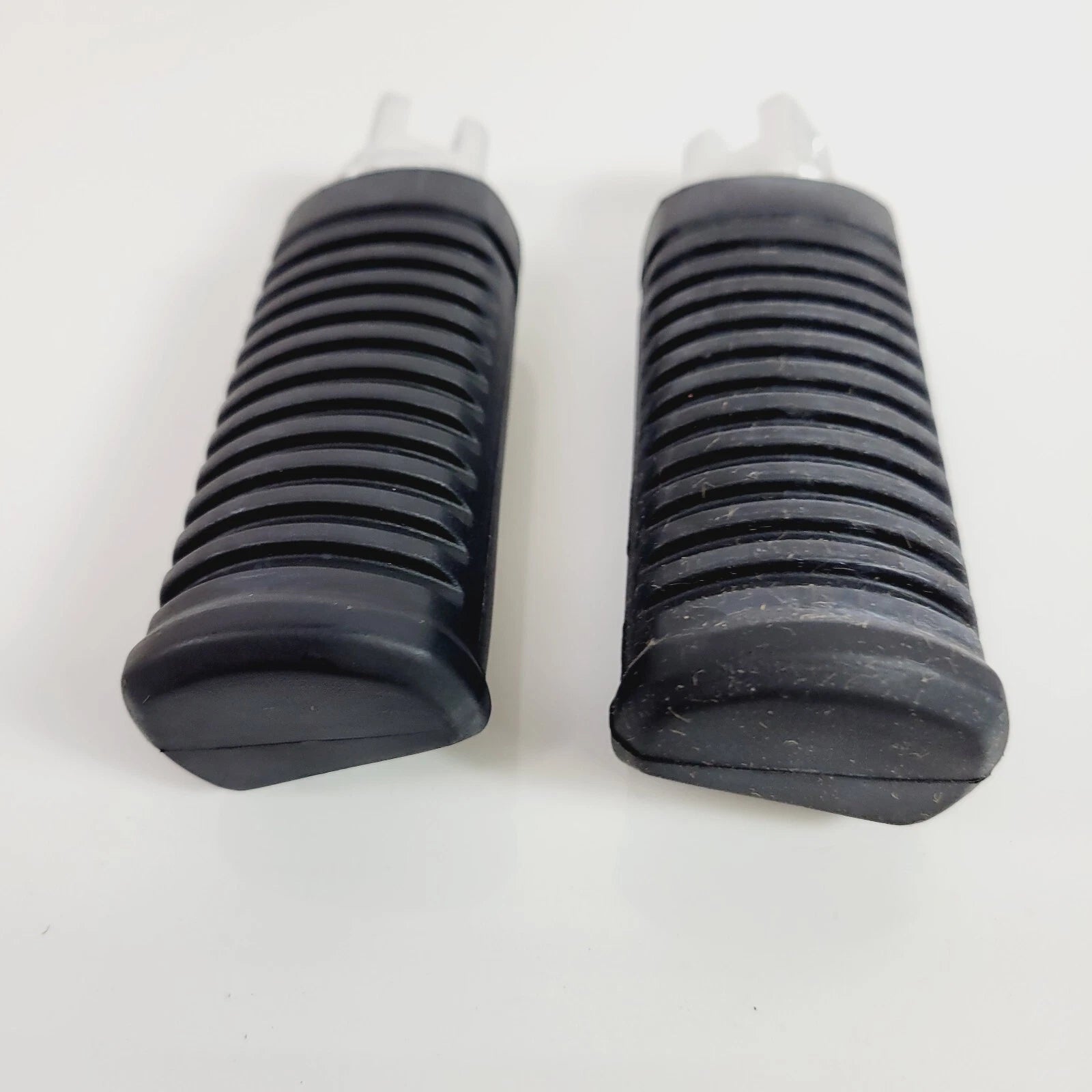 Set of 2 Rubber Foot Pegs for Harley-Davidson M8 Softail (2018–2024) 50501107