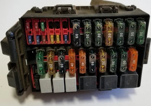 Main Engine Bay Fuse Box with Fuses for Lincoln Mark VIII (1997–1998)