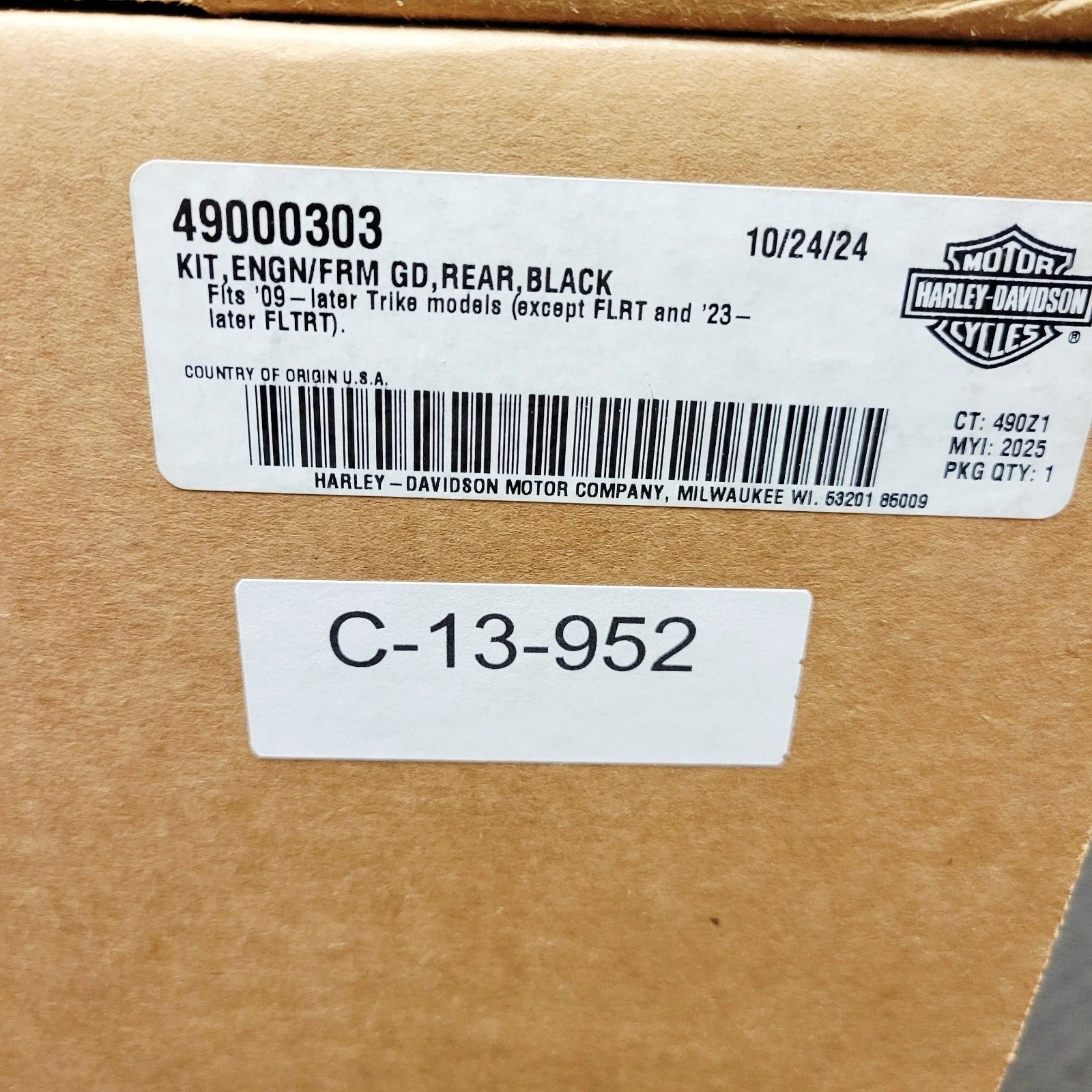 Rear Bumper Trunk Guard for Harley-Davidson Tri Glide (2009–2025) 49000303 - Black