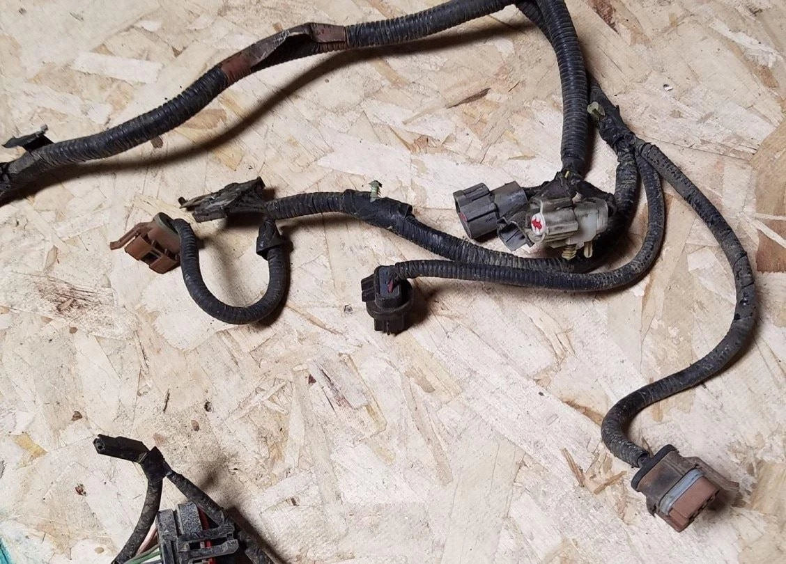 Engine Bay Harness with Fuse Box for Ford Thunderbird Cougar (1996–1997)