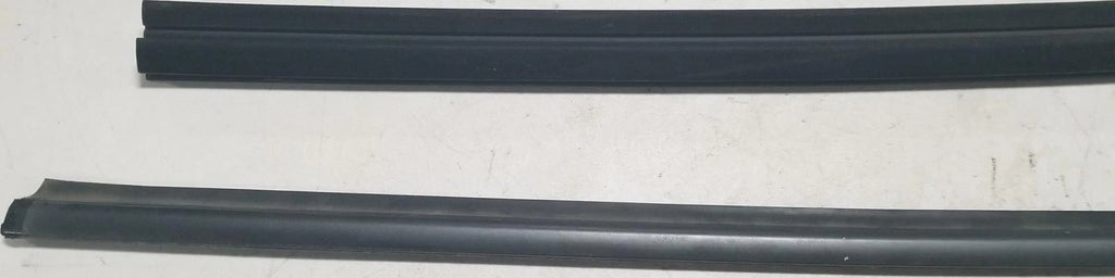 Set of 2 Window Molding Seals for Jaguar XK8 XKR (1997–2006)