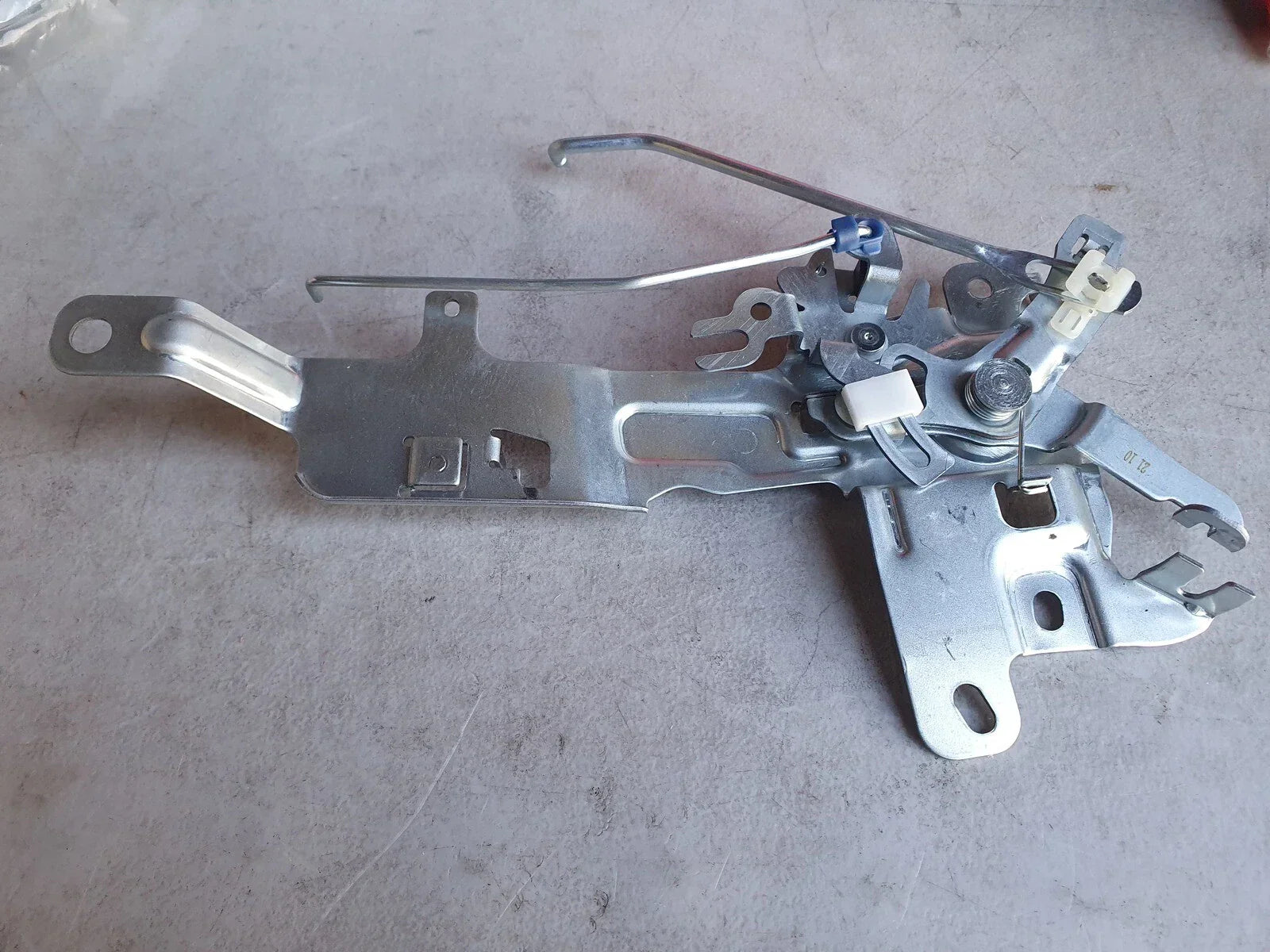 Central Latch Back Door Remote for Toyota HiAce (2005–2019)