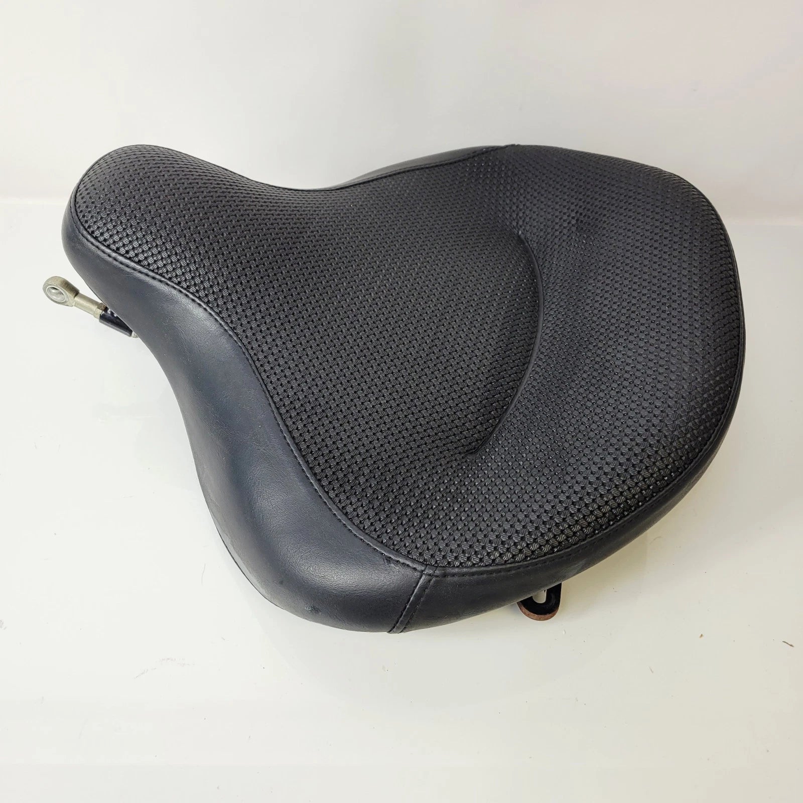 Genuine Harley-Davidson OEM Police Solo Seat for Dyna FXDP (Fitment)