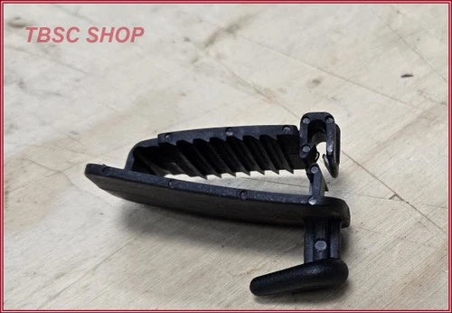 Set of 4 Floor Mat Retainer Clips for Jaguar XJ8 XJR VDP (1998–2009)