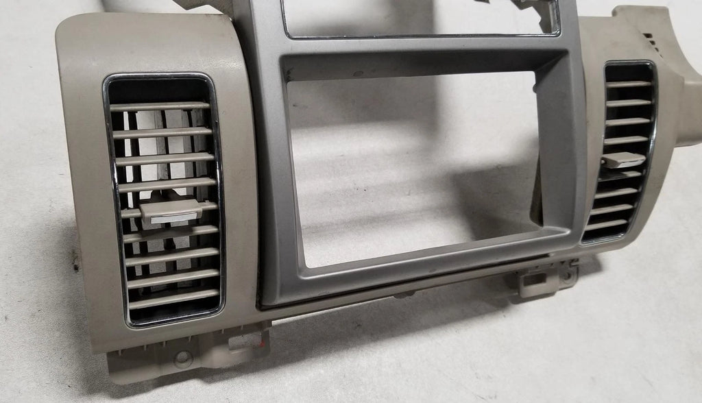 Radio Navigation Air Vent Bezel Assembly for Ford Flex (2009–2012) Beige