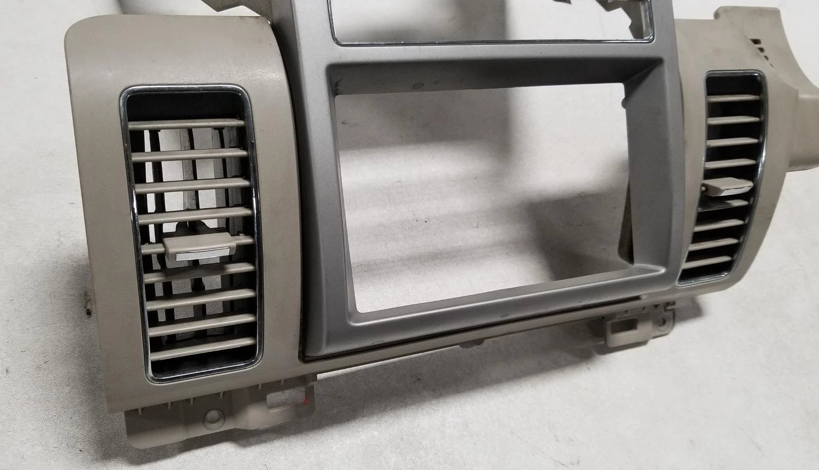 Radio Navigation Air Vent Bezel Assembly for Ford Flex (2009–2012) Beige