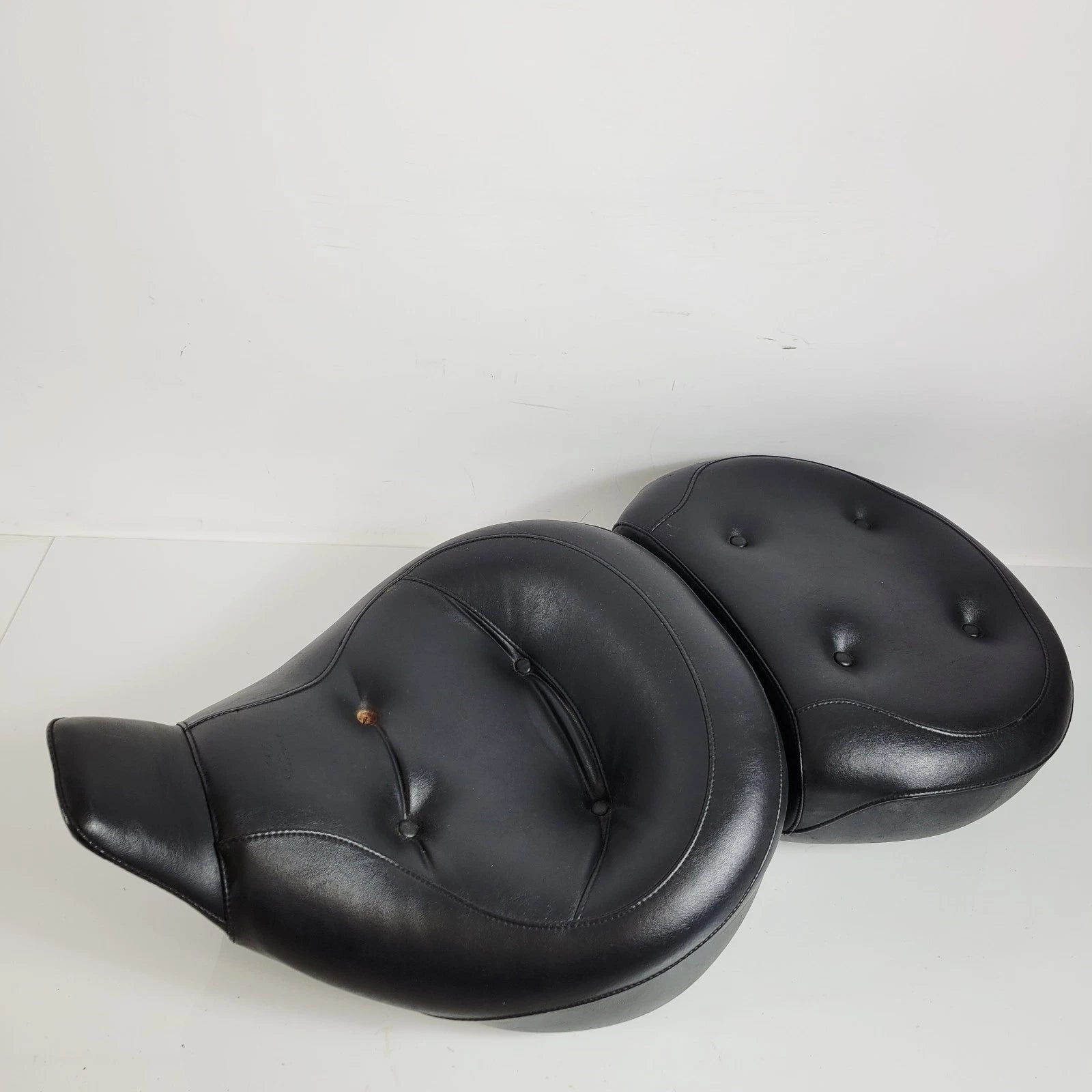 One Piece Leather Ultra Touring Seat for Mustang FLH/T (2008–2023) 76036