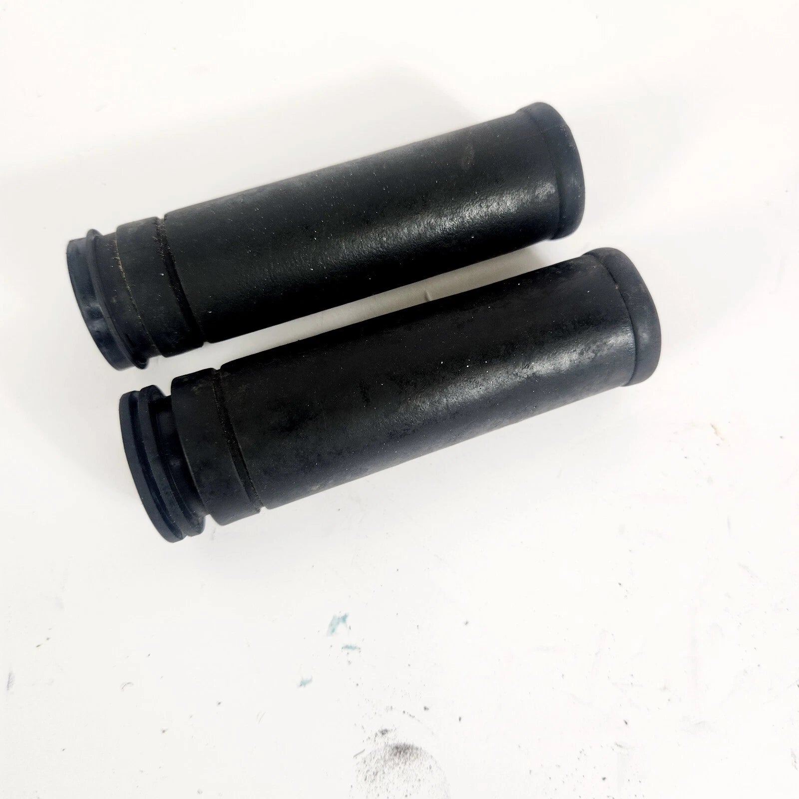 Set of 2 Rubber Grips for Harley (2008–2024) 56248-08 56304-08