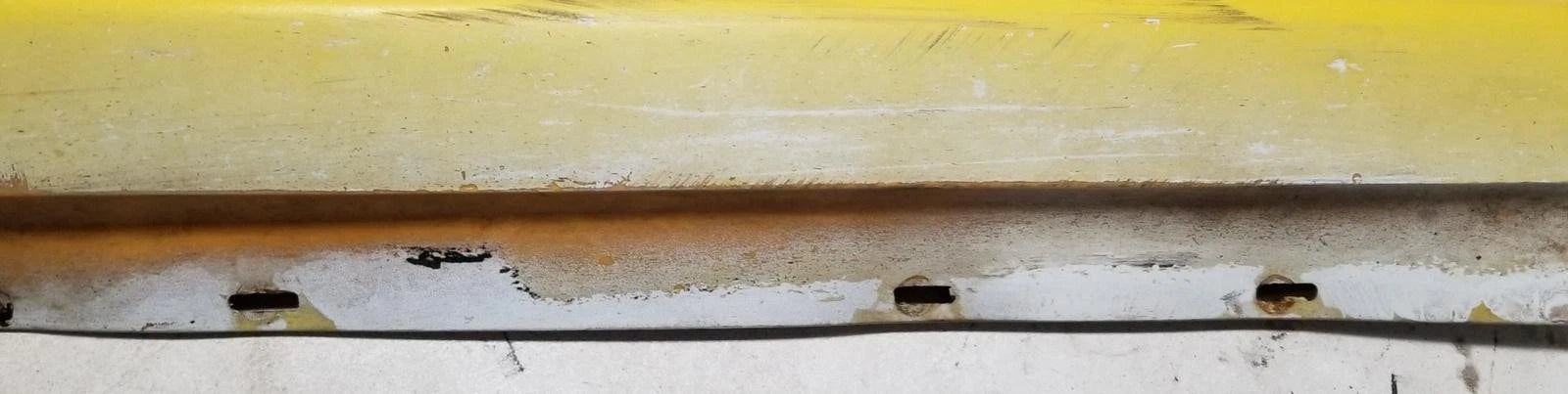 Side Skirt LH Lower Door Molding Yellow for Ford Thunderbird SC (1989–1997)