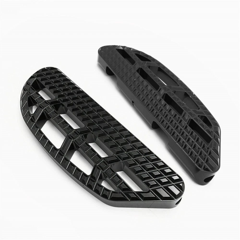 Dominator Passenger Footboard Kit for Harley Dyna Fat Bob Wide Glide (2006–2019)