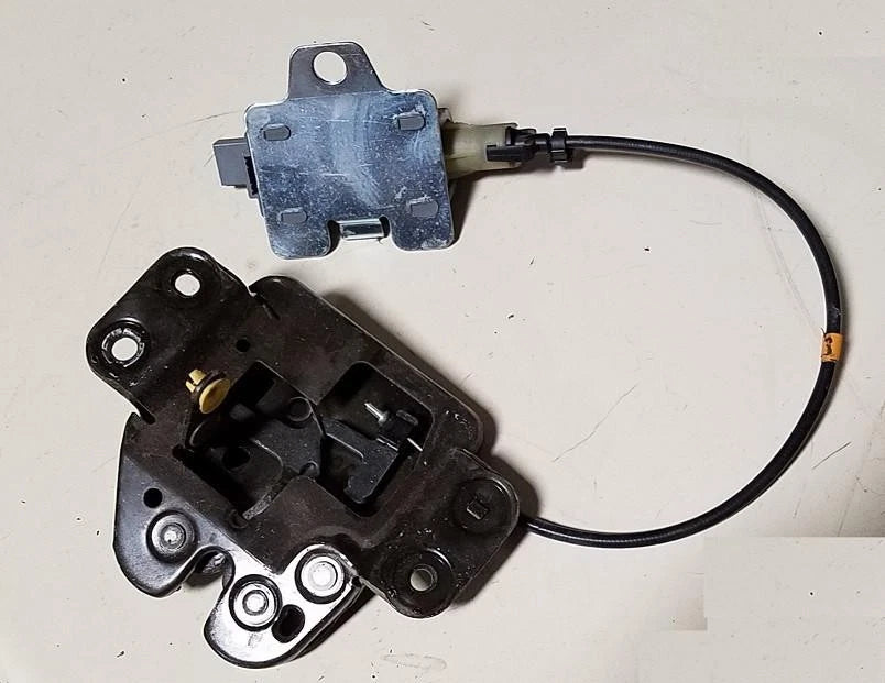 Trunk Lock Latch Assembly with Solenoid for Thunderbird Cougar (1996–1997)