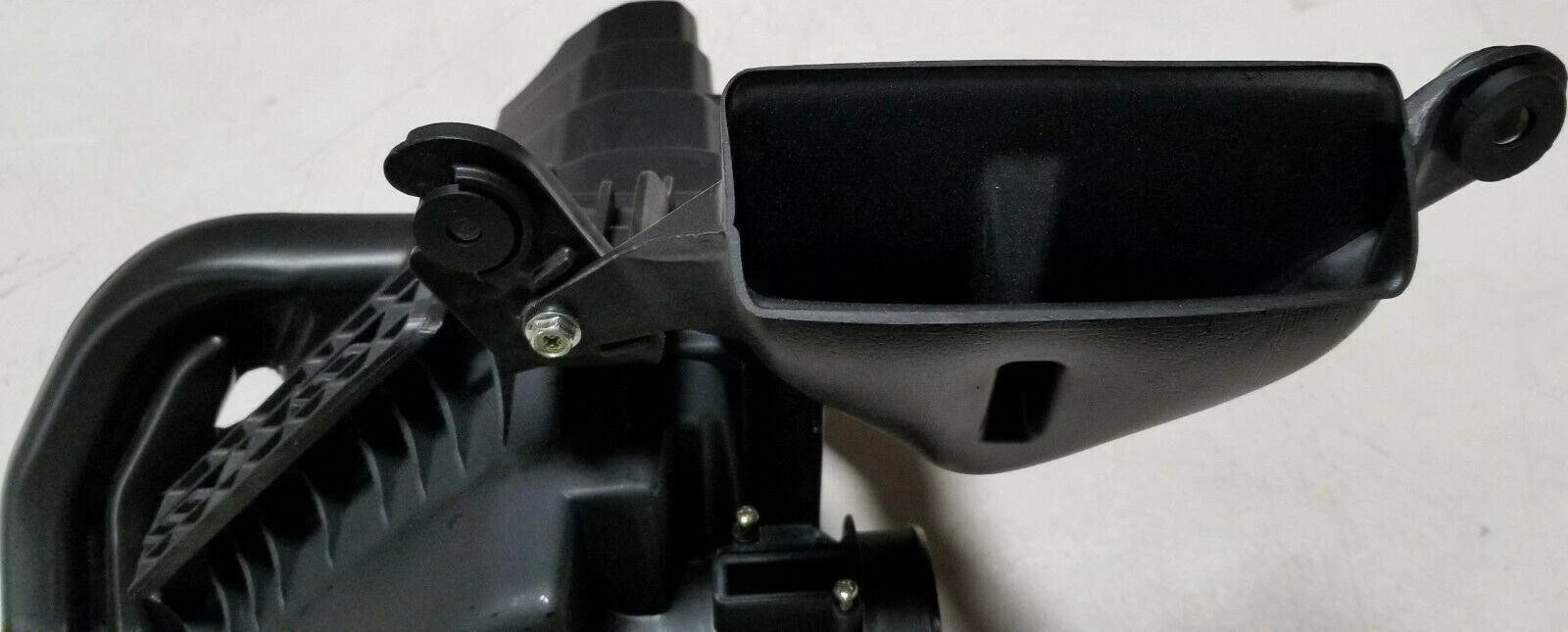 Air Cleaner Filter Box for Ford Focus (2008–2009) 9S4Z9600A FO3990101 258-531