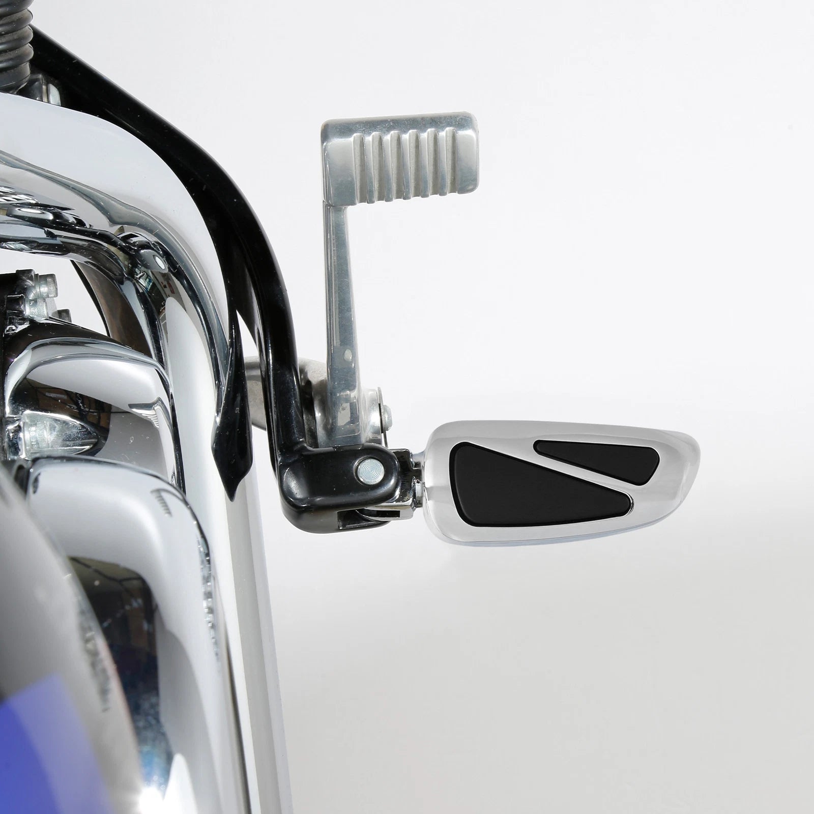 Front Rider Footpegs Footrest for Harley Softail Fat Boy Street Bob (2018–2025)