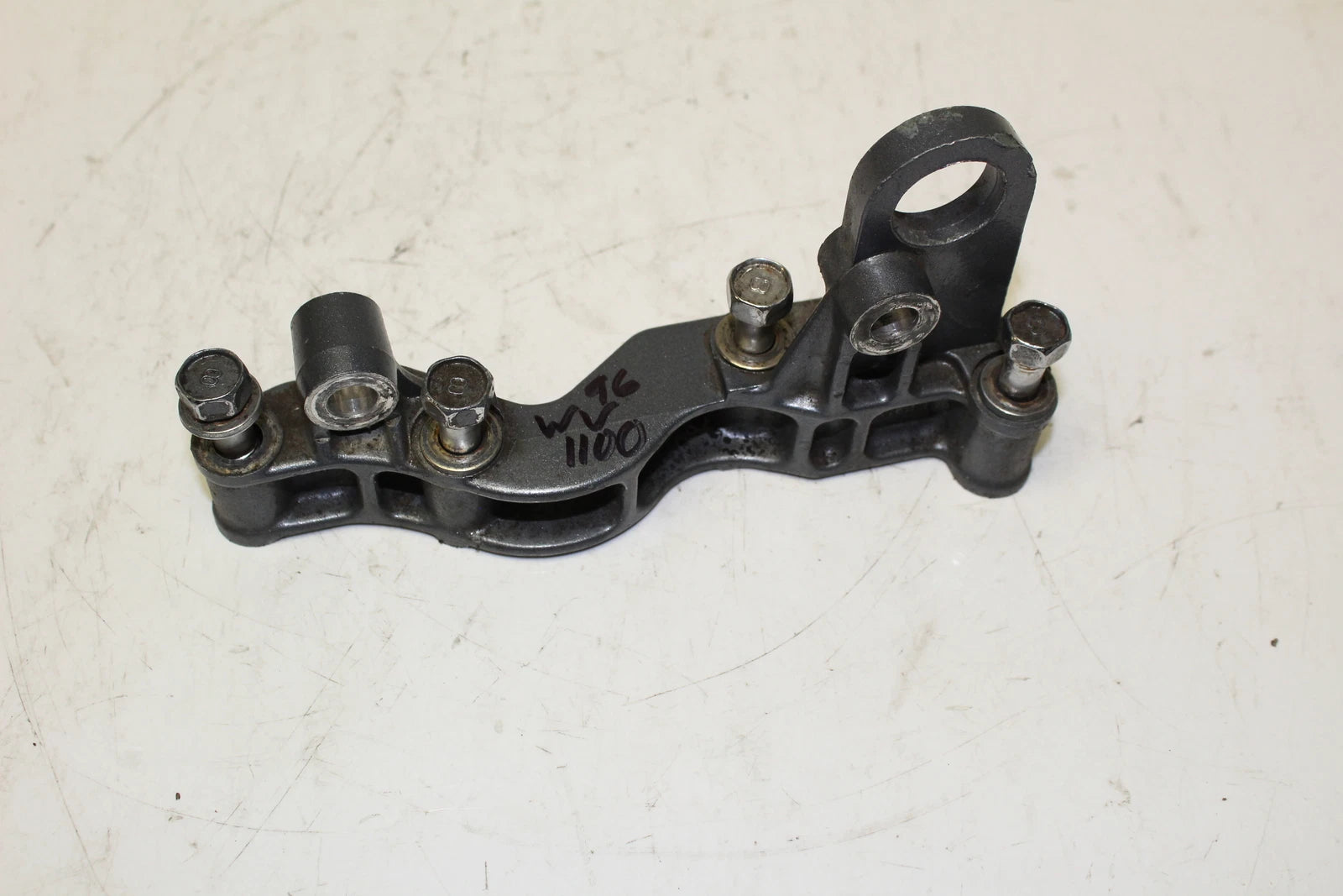 Exhaust Pipe Bracket for Yamaha Venture Raider 1100 (1999–2000)