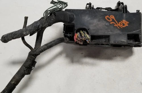 Engine Bay Fuse Box Assembly with Cover for Ford Flex (2009–2012)