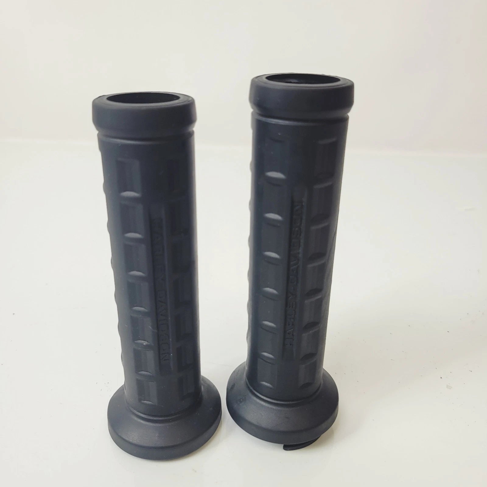 RH Grip for Harley-Davidson Pan America Nightster Sportster S (2021–2025) 56100368
