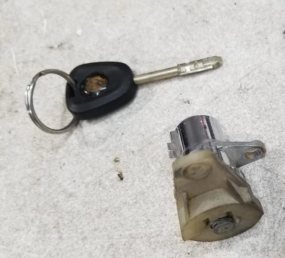 Door Lock and Key for Jaguar XJ6 XJ8 XJR VDP (1995–2003)