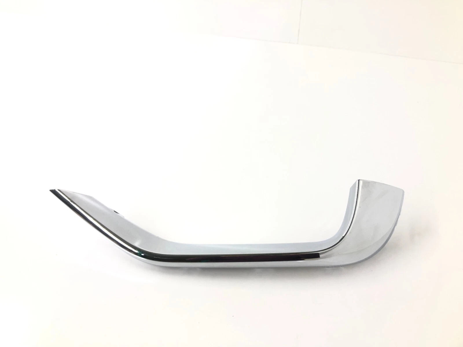 OEM Rear Right Diffuser Tips Exhaust Molding for VW Atlas Cross Sport (2020–2023)