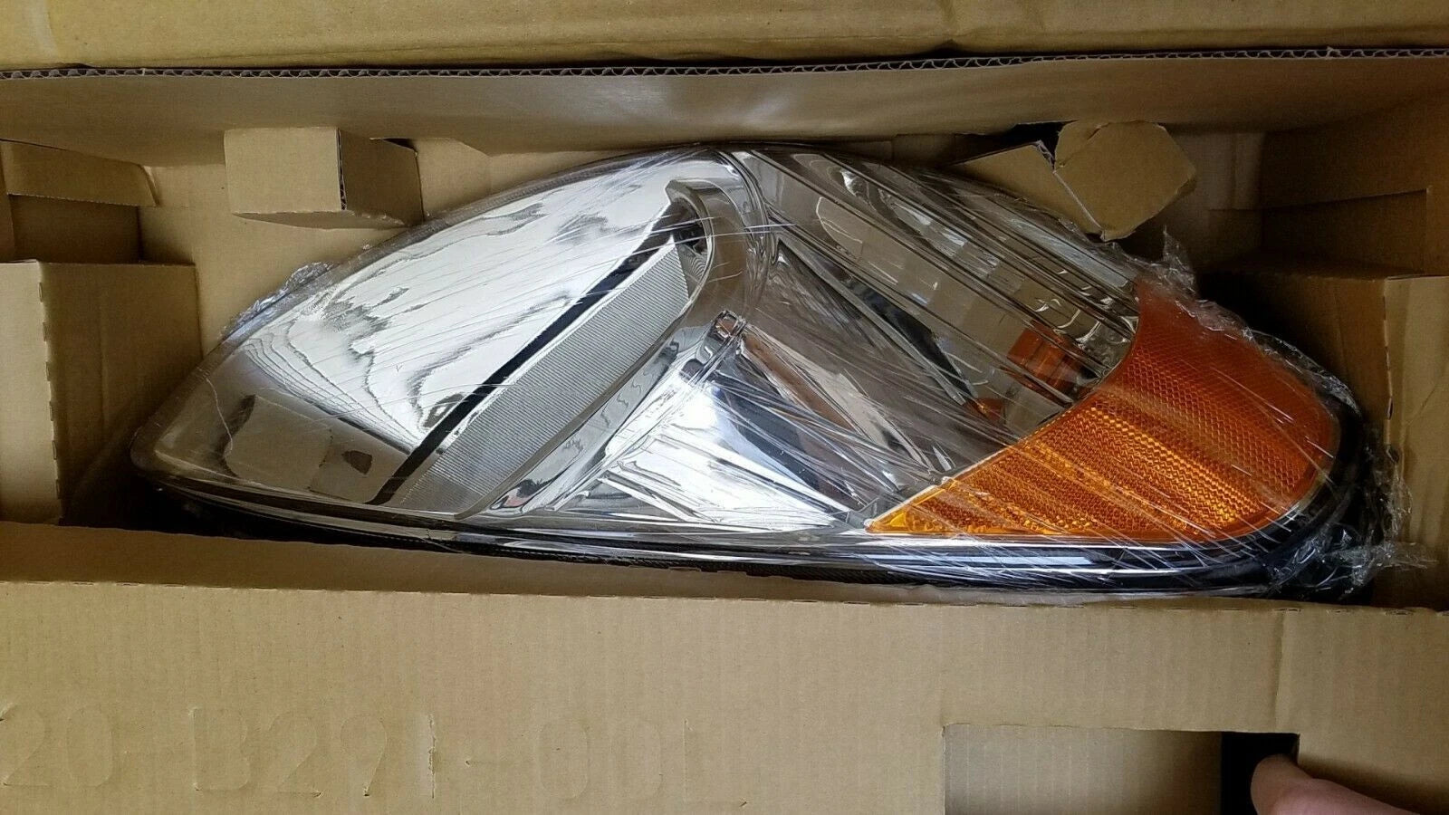 TYC Headlight Halogen Right Passenger Side for Hyundai Accent (2007–2011)