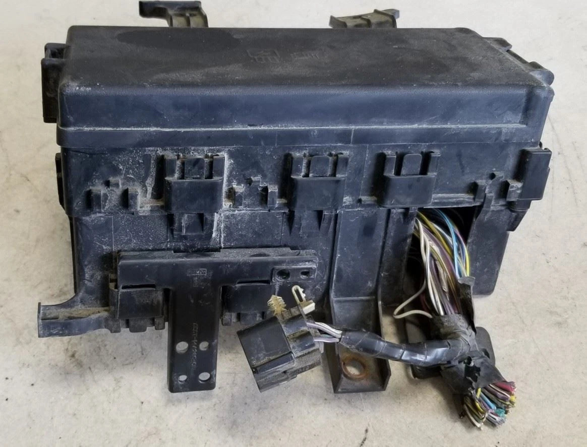 Under Hood Engine Fuse Box Relay Junction B for Ford Fusion (2006–2009)