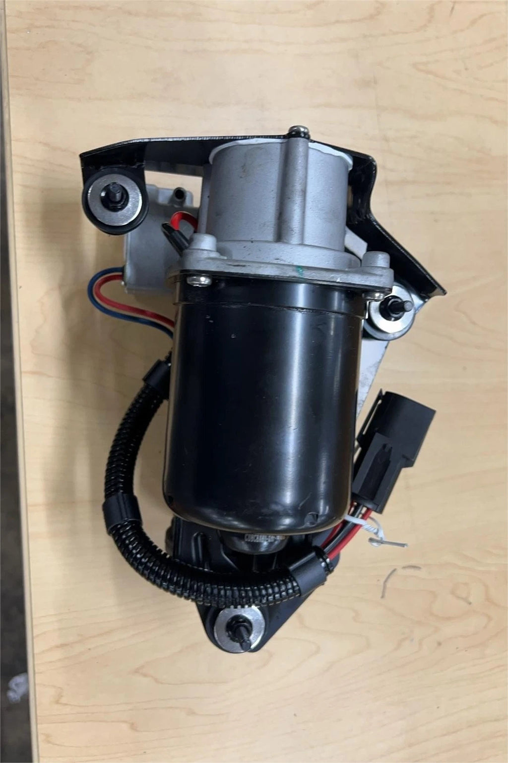 3W1Z5319BA Air Suspension Compressor for Lincoln Town Car, Ford Crown Victoria (1990–2011)