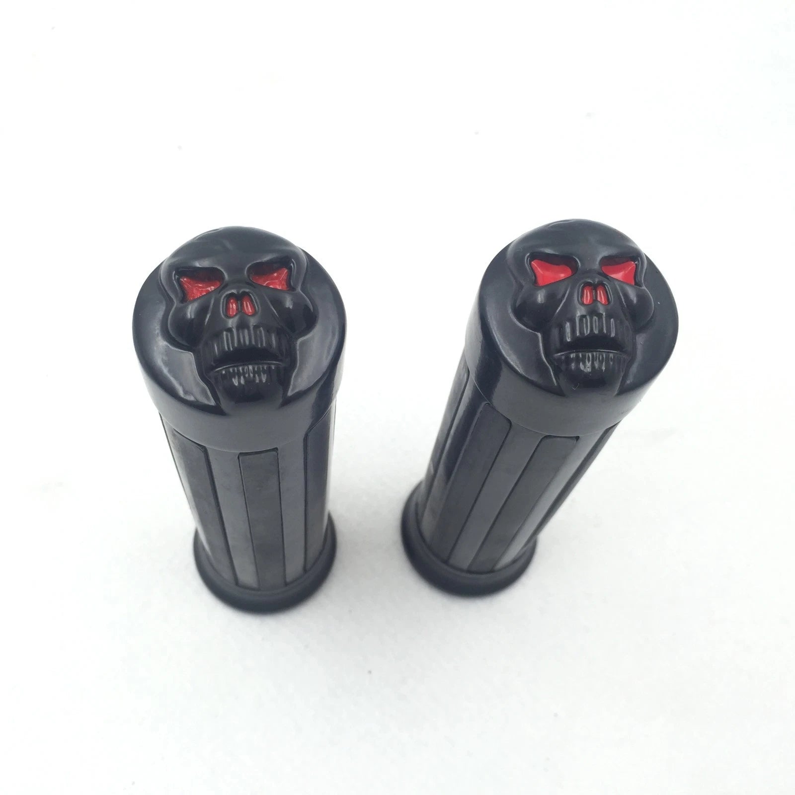 Skull Hand Grip 1" 25mm Handlebar for Harley XL 883 (1986–2023)